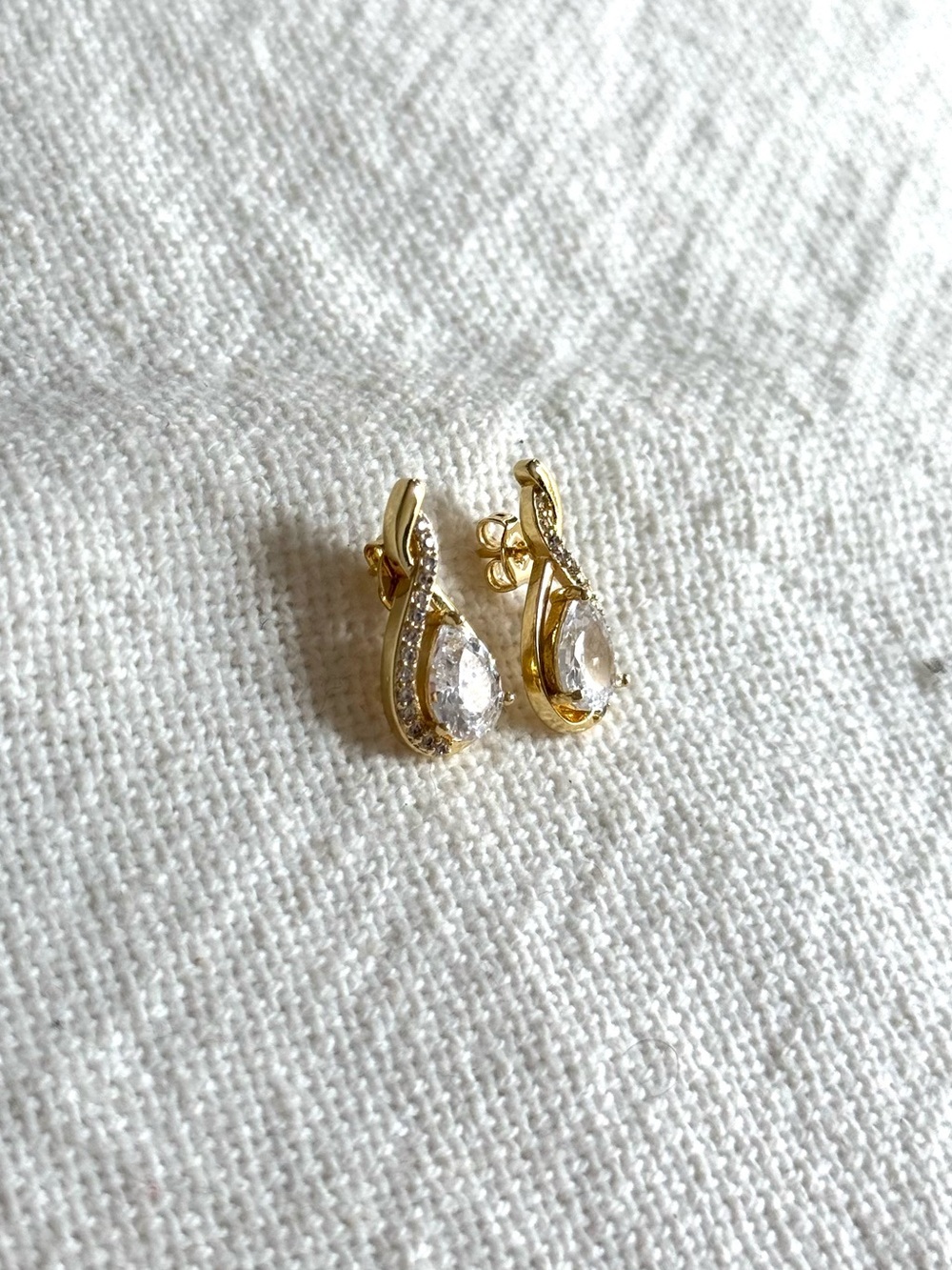 NEW! Gold Plated Teardrop Cubic Zirconia Stud Earrings - Elegant Women Jewelry - Picture 2 of 4